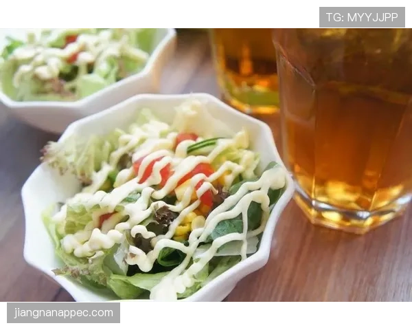 库里今天又晒了他的早餐，这价钱够我俩月菜钱了吧！