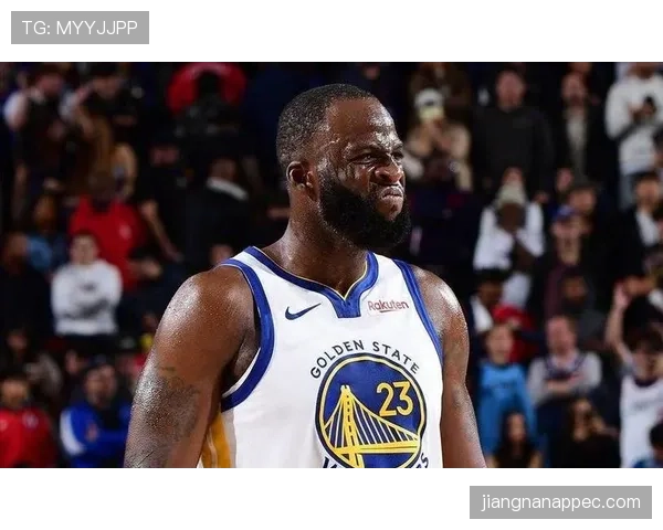 格林利用挡拆防守制造错位，提升勇士关键时刻防守效率