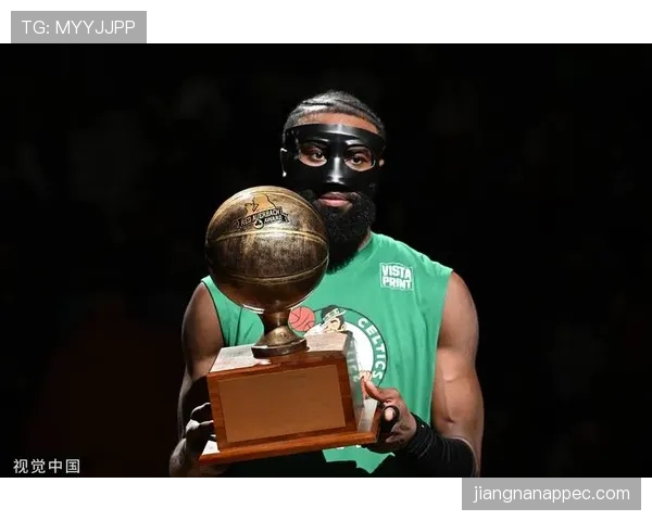 杰伦布朗挡拆拉开空间提升得分效率领先绿军锋线