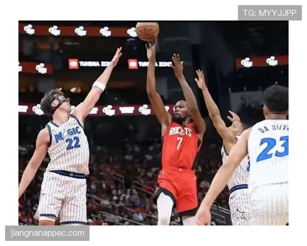 申京挡拆持球组织拉开火箭内线空间较上季更高效