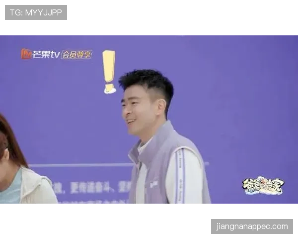 郑思维这节奏，一边打球一边像在审美大片拍摄现场？